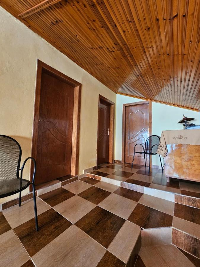 Castle - Inside,Voga Guesthause Hotel Kruje Ngoại thất bức ảnh
