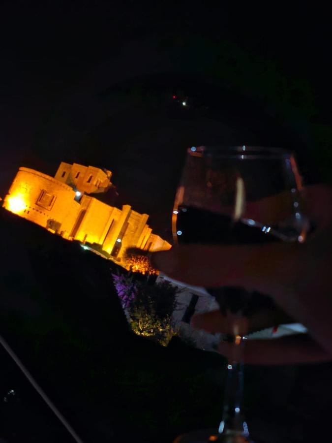 Castle - Inside,Voga Guesthause Hotel Kruje Ngoại thất bức ảnh
