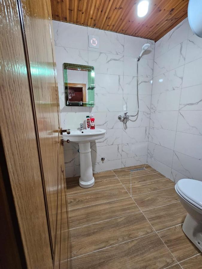 Castle - Inside,Voga Guesthause Hotel Kruje Ngoại thất bức ảnh