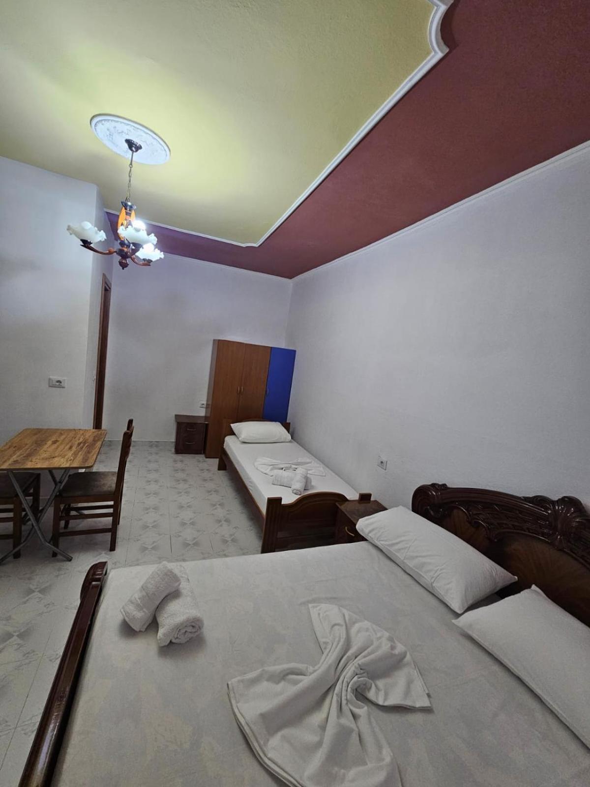 Castle - Inside,Voga Guesthause Hotel Kruje Ngoại thất bức ảnh