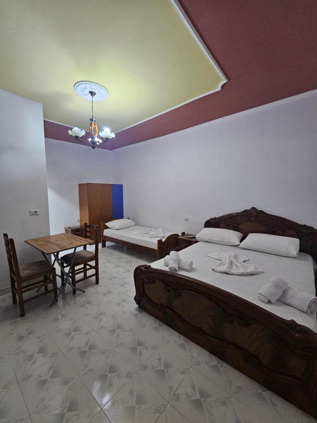 Castle - Inside,Voga Guesthause Hotel Kruje Ngoại thất bức ảnh
